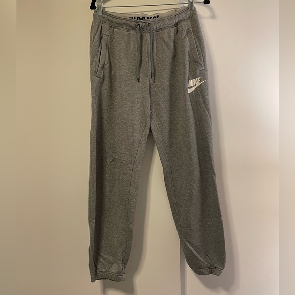 Nike Rally Relaxed Fleece Pants - Picture 2 of 3